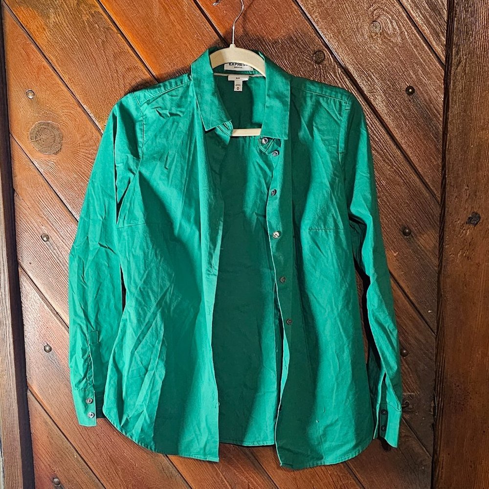Express essential slim fit button down size M